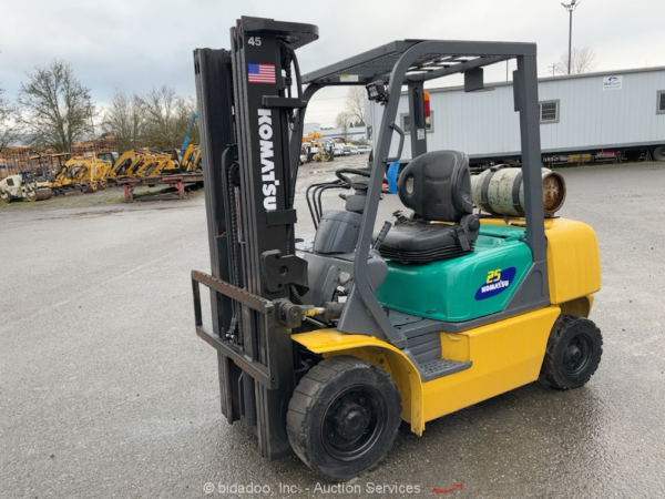 2003 Komatsu FG25T-14 5,000 lbs. Industrial Forklift Lift Truck bidadoo -Repair