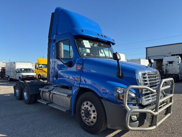 2020 Freightliner Cascadia 12564ST Day Cab Tractor